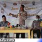Caption: Kapolsek Pangarengan Ipda Sujiyono saat menyikapi curhat warga Ragung, (dok. regamedianews).