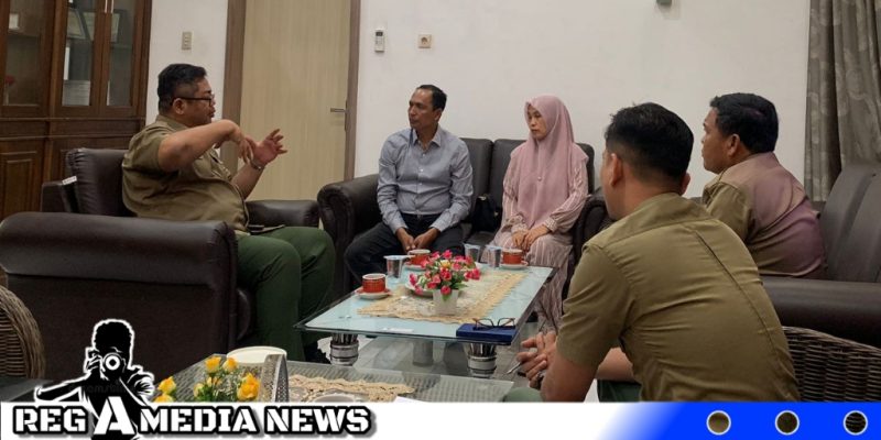 Caption: saat Bupati Aceh Selatan Tgk Amran dan Kepala BKSDA Aceh membahas penanganan konflik gajah (foto/ist) 