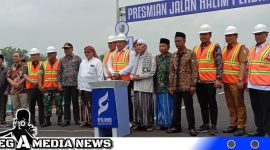 Caption: Bupati dan Wabup Sampang saat meresmikan Jalan Lingkar Selatan, (dok. Harry Regamedianews).