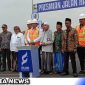 Caption: Bupati dan Wabup Sampang saat meresmikan Jalan Lingkar Selatan, (dok. Harry Regamedianews).