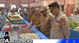 Caption: Bupati Aceh Selatan Tgk.Amran bersama forkopimda Aceh Selatan saat melakukan pengecekan di pasar inpres (Foto/AE). 