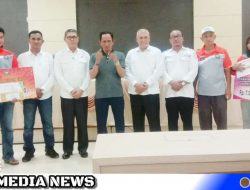 Bupati Aceh Selatan Serahkan Bonus Kepada Atlit PORA ke-14