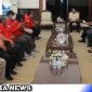 Caption: kunjungan jajaran pengurus DPC PBB yang dipimpin Ketuanya R.A. Aruan diruang kerja Bupati. (Foto/ir) 