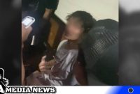 Caption: pelaku curanmor inisial BA, saat diinterogasi Reskrim Polres Sampang, (dok. Harry Regamedianews).