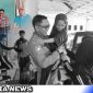 Caption: Jumat Religi, keakraban anggota Satbinmas Polres Sampang dengan siswa siswi SLBN, (dok. regamedianews).