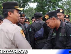 GP Ansor Hadiahi Kapolres Bangkalan Pedang Berlapis Emas