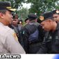 Caption: Kapolres Bangkalan sambut kedatangan GP Ansor Arosbaya, (dok. regamedianews).