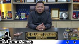 Caption: Bupati Sampang H. Slamet Junaidi.