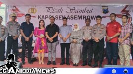 Caption: pose bersama acara pisah sambut Kapolsek Asemrowo, (dok. regamedianews).