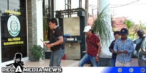 Serahkan Data Tambahan, GKS Desak Kejari Sampang Lidik Kasus Desa Larlar