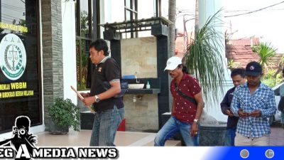 Serahkan Data Tambahan, GKS Desak Kejari Sampang Lidik Kasus Desa Larlar