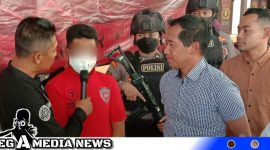 Caption: tersangka kasus pencurian inisial SI, dimintai keterangan saat konferensi pers di Mapolres Sampang, (dok. Harry Regamedianews).