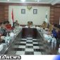 Caption: saat menyampaikan aspirasi terkait pembangunan di Asahan kepada Bupati dan Wakil Bupati Asahan (foto/ir). 