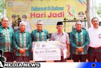 Caption: usai Acara pembukaan Pameran ditandai dengan pemukulan gong yang dilakukan Bupati Asahan Surya. (Foto/ir). 