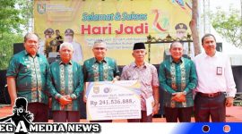 Caption: usai Acara pembukaan Pameran ditandai dengan pemukulan gong yang dilakukan Bupati Asahan Surya. (Foto/ir). 