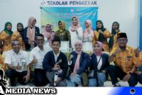 Caption: Satgas Sahabat Trunojoyo bersama jajaran guru UPTD SDN Kombangan 1, (dok. regamedianews).