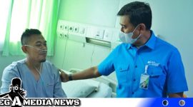 Caption: Dirut BPJS Ketenagakerjaan Anggoro Eko Cahyo meninjau peserta yang dirawat di RS Pertamina Jaya Jakarta, (dok. regamedianews).