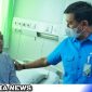 Caption: Dirut BPJS Ketenagakerjaan Anggoro Eko Cahyo meninjau peserta yang dirawat di RS Pertamina Jaya Jakarta, (dok. regamedianews).