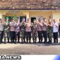 Caption: pose bersama Polsekta Sampang dengan Koramil 0828/01 Sampang, (dok. regamedianews).