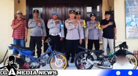 Caption: Kapolsek Pangarengan beserta anggota, tunjukkan pelaku balap liar dan kendaraan diamankan, (dok. regamedianews).