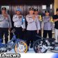 Caption: Kapolsek Pangarengan beserta anggota, tunjukkan pelaku balap liar dan kendaraan diamankan, (dok. regamedianews).