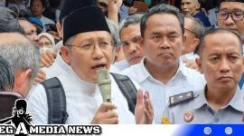 Caption:  Anas Urbaningrum saat berpidato usai bebas dari Lapas Sukamiskin, Kota Bandung, Jawa Barat, Selasa (11/4/23).