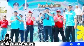 Caption: Bupati sampang saat meresmikan Waterpark, (doc.pemkab) 