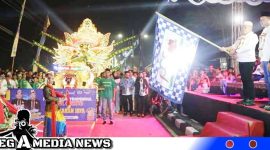 Caption: Bupati H. Slamet Junaidi bersama Wakil Bupati H. Abdullah Hidayat saat melepas 24 peserta Parade Combodug.(doc.icha) 
