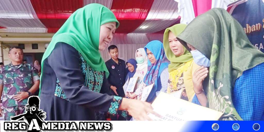 Gubernur Jatim Bagikan Zakat Produktif di Pamekasan 