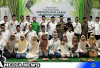Caption: Ketua AMK Sampang (Nurul Huda) pose bersama dengan Banom PPP Sampang, (dok. regamedianews).