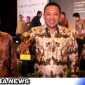 Caption: Bupati Sampang H.Slamet Junaidi menerima penghargaan Kabupaten Top BUMD Award 2023, di Jakarta, (dok. regamedianews).