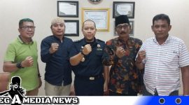 Caption: aktivis GKS pose bersama dengan pihak Bea Cukai Madura usai audiensi, (dok. regamedianews).