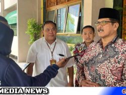 Berkah Ramadhan, Warga Bangkalan Terima Paket Sembako