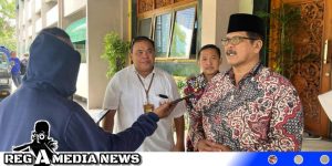 Berkah Ramadhan, Warga Bangkalan Terima Paket Sembako