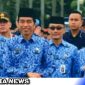 Caption: Presiden RI Jokowi bersama ASN.