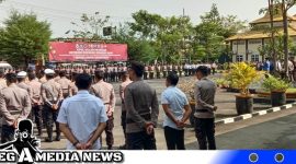Caption: Polres Sampang gelar apel pasukan Operasi Ketupat Semeru 2023, (dok. regamedianews).