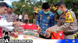 Caption: Wabup Sampang dan Kapolres Sampang hendak musnahkan barang bukti sabu, (dok. regamedianews).