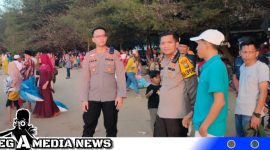 Caption: Kapolres Sampang didampingi Kapolsek Sokobanah saat pantau langsung situasi di pantai Lon Malang, (dok. regamedianews).