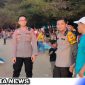 Caption: Kapolres Sampang didampingi Kapolsek Sokobanah saat pantau langsung situasi di pantai Lon Malang, (dok. regamedianews).