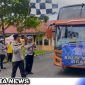 Caption: Kapolres Sampang lepas keberangkatan pemudik balik gratis, (dok. regamedianews).