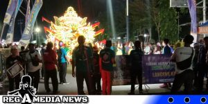 Masyarakat Membludak Tonton Puncak Parade Combodug Sampang