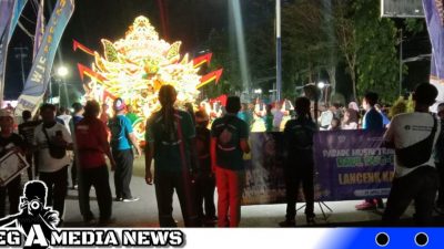 Masyarakat Membludak Tonton Puncak Parade Combodug Sampang