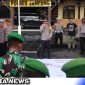 Caption: Kapolres Sampang AKBP Siswantoro saat menyampaikan arahannya kepada personel gabungan Operasi Ketupat Semeru 2023, (dok. regamedianews).