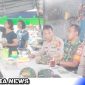 Caption: Kapolsek dan Danramil 13/Porsea bersama anggotanya sembari pantau arus mudik balik lebaran, (doc. Jony). 