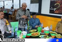 Caption: Forum Komunikasi Antar Lembaga Adat (Forkala) saat menggelar Halal Bihalal di Kafe Toke Toke, Kisaran (doc.ir). 