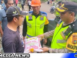 Uluran Tangan Polda Sumut Terhadap Korban Banjir Bandang