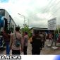 Caption: rombongan eks penganut syiah saat tiba di Desa Karang Gayam, (dok. regamedianews).