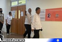 Caption: Rektor Universitas Trunojoyo Madura Dr.Safi' saat pantau UTBK SNBT tahun 2023, (dok. regamedianews).