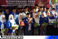 Caption: Ketua DPD PAN Sampang Slamet Ariyadi didampingi para Kader PAN, (dok. regamedianews).