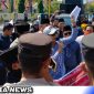 Caption: situasi demo didepan kantor Kejari Sampang sebelum nyaris memanas, (dok. regamedianews).